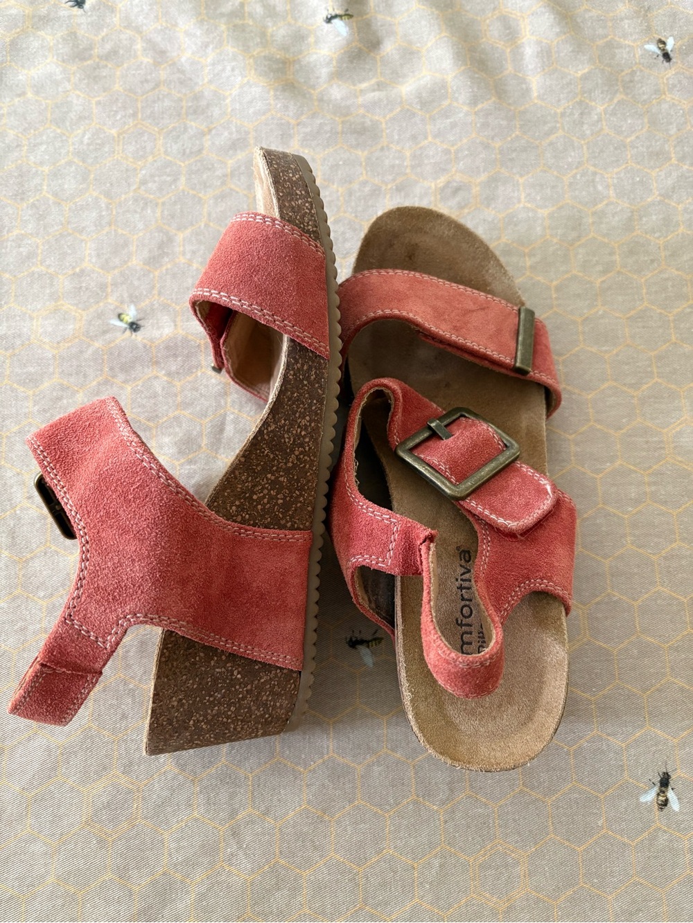 Comfortiva Red Suede Buckle Wedge Sandals 7w